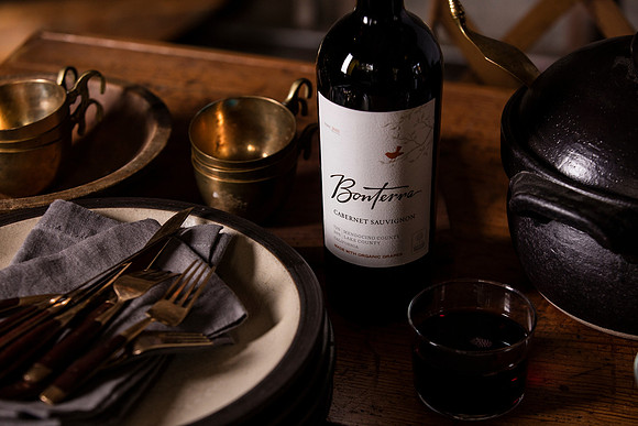 bonterra-wine-bottle-table-setting