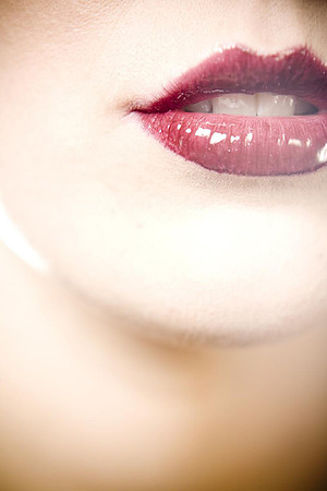 peole-lips-red-gloss-mouth