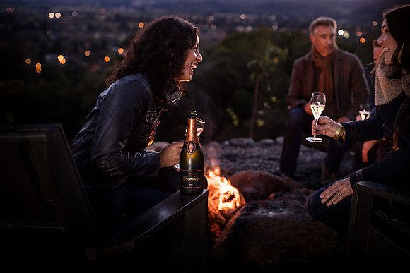 people-schramsberg-wine-women-laughing-outdoor-fire