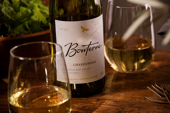 bonterra-wine-chardonnay-bottle-glasses-table-food