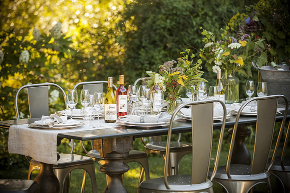 dinner-table-outside-setting-wine-silver