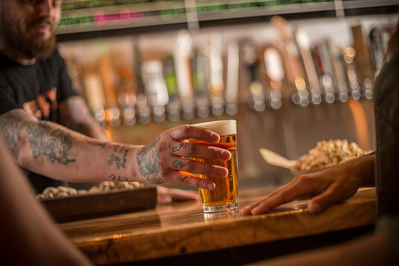 glass-people-beer-taps-bar
